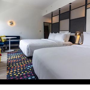 Aloft Guest room 2 Queen