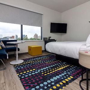 Aloft Guest room 1 King